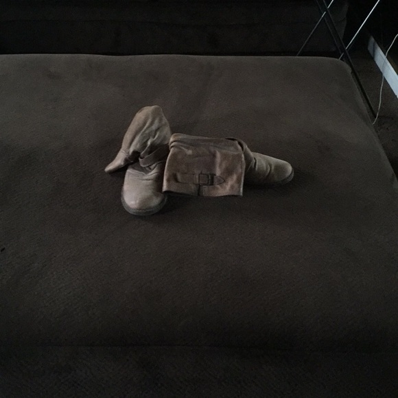 Boots - Picture 2 of 4